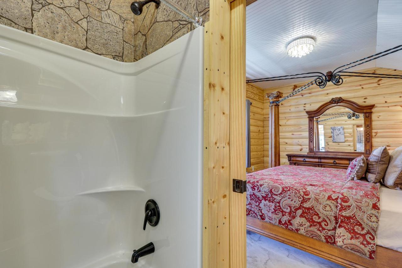 Cliffside Eureka Springs Cabin With Beaver Lake View Exterior photo